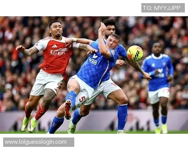 英超激情四溢里昂大胜尤文图斯帽子戏法点燃全场热情